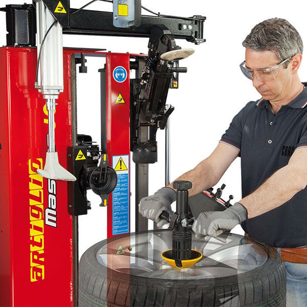 SAFE AND UNIVERSAL WHEEL LOCK